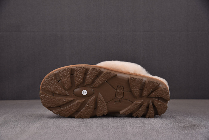 UGG SANDALS 6