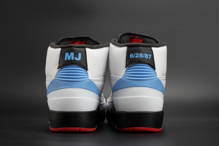 AIR JORDAN 2 RETRO UNC“Alumni” mens 917360-105