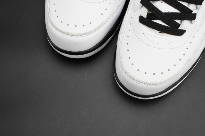 AIR JORDAN 2 RETRO UNC“Alumni” mens 917360-105
