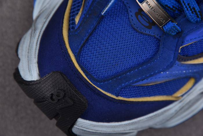 SNEAKER CARGO