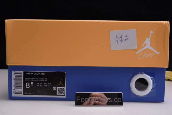 Union Jordan Delta Mid Off Noir DA1951-001