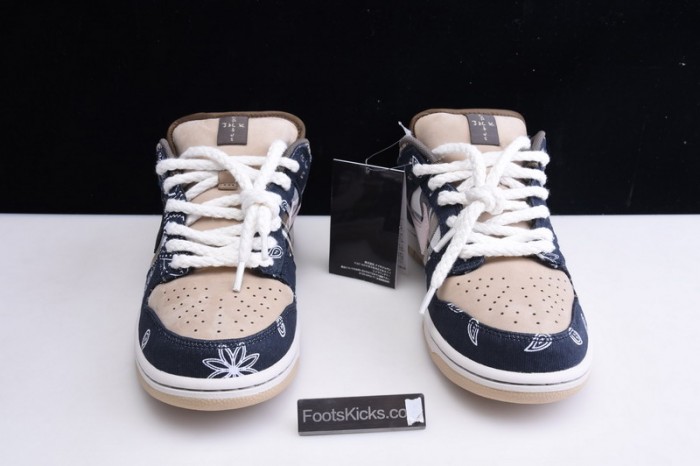 Travis Scott x Nike SB Dunk Low  CT5053-001