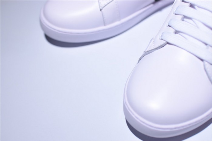 G*u*i ace embroidered low-top sneaker white with bee