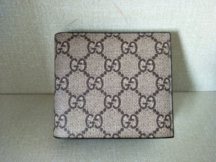 G*u*i  with plaid  bee wallets
